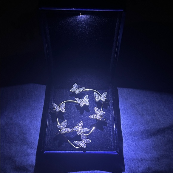 Elegant Gold Butterfly Jewelry Set - Picture 1 of 4